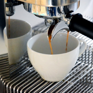 Een dubbele espresso is onderweg